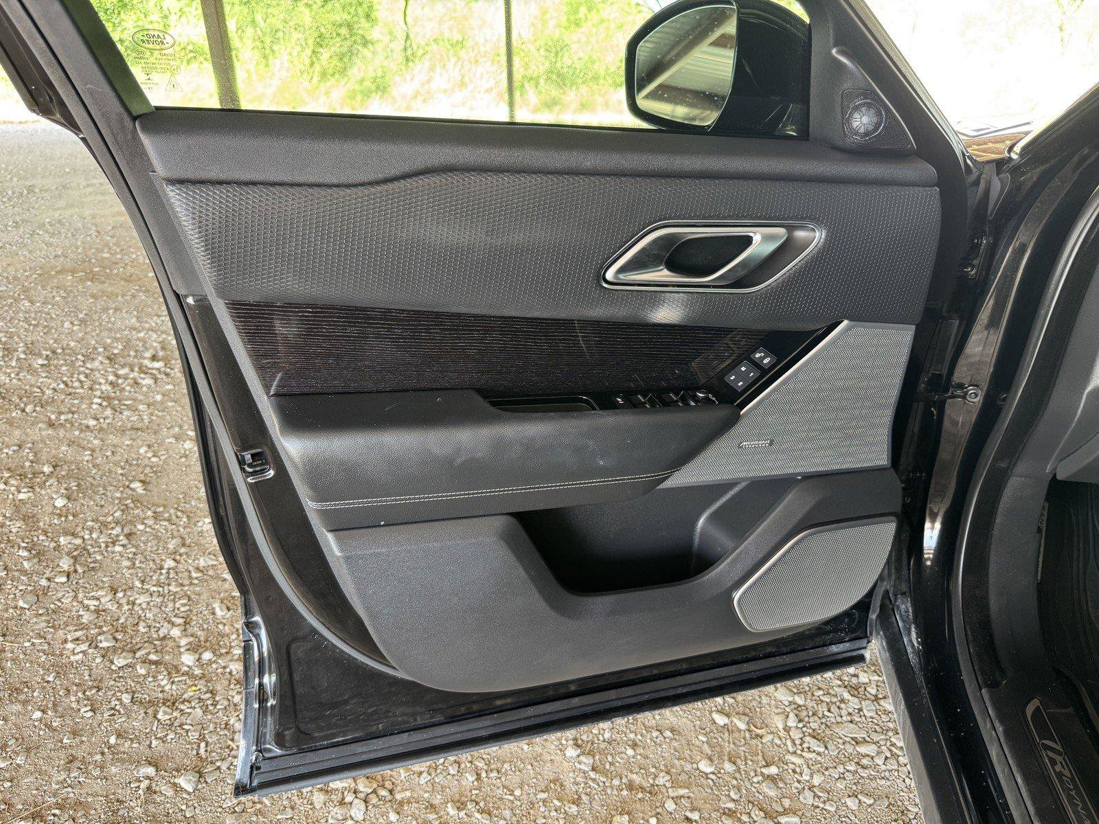 Used 2019 Land Rover Range Rover Velar R-Dynamic SE AWD/4WD image 28