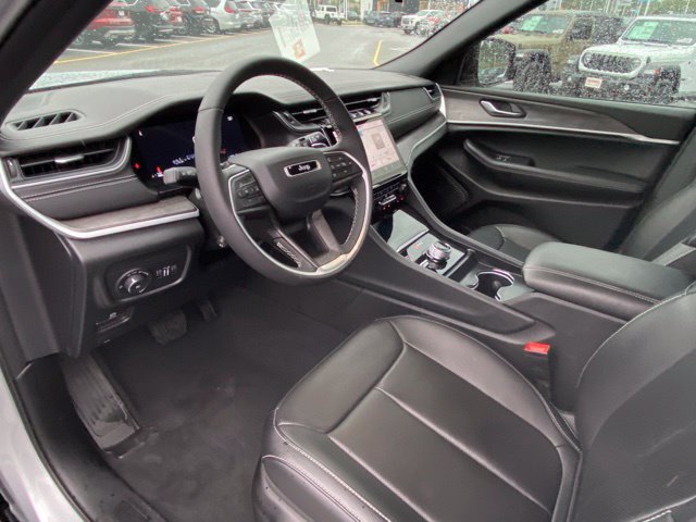 Used 2025 Jeep Grand Cherokee L Limited w/ Luxury Tech Group II AWD/4WD image 15