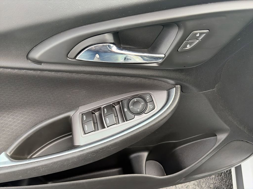 Used 2021 Chevrolet Malibu LT FWD image 19