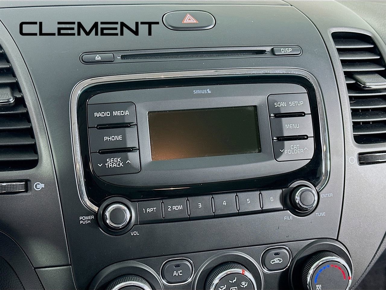 Used 2017 Kia Forte LX image 19