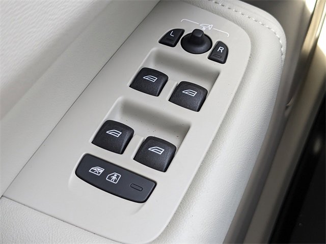 New 2025 Volvo XC60 T8 Plus w/ Climate Package image 27
