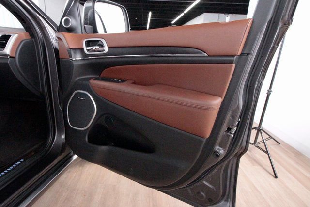 Used 2018 Jeep Grand Cherokee Summit w/ Platinum Series Group image 27