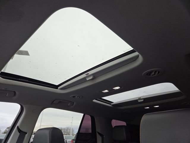 Used 2020 Chevrolet Traverse Premier w/ Redline Edition image 3