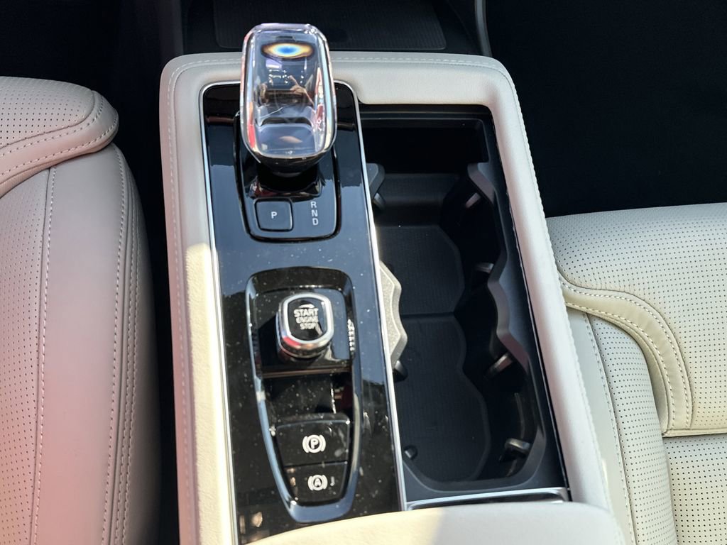 New 2026 Volvo XC90 B6 Ultra w/ Protection Package image 16
