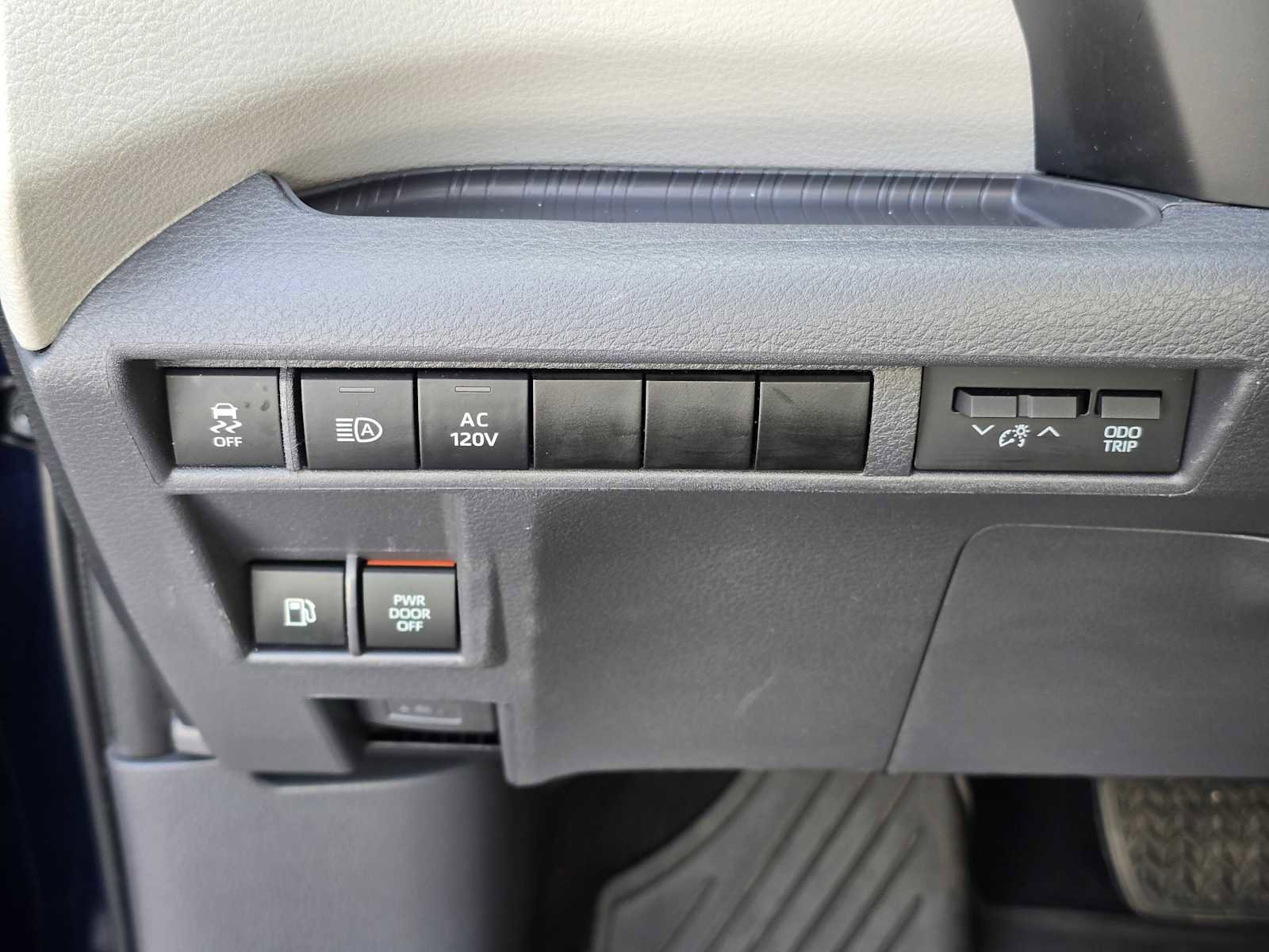 Used 2022 Toyota Sienna XLE image 27