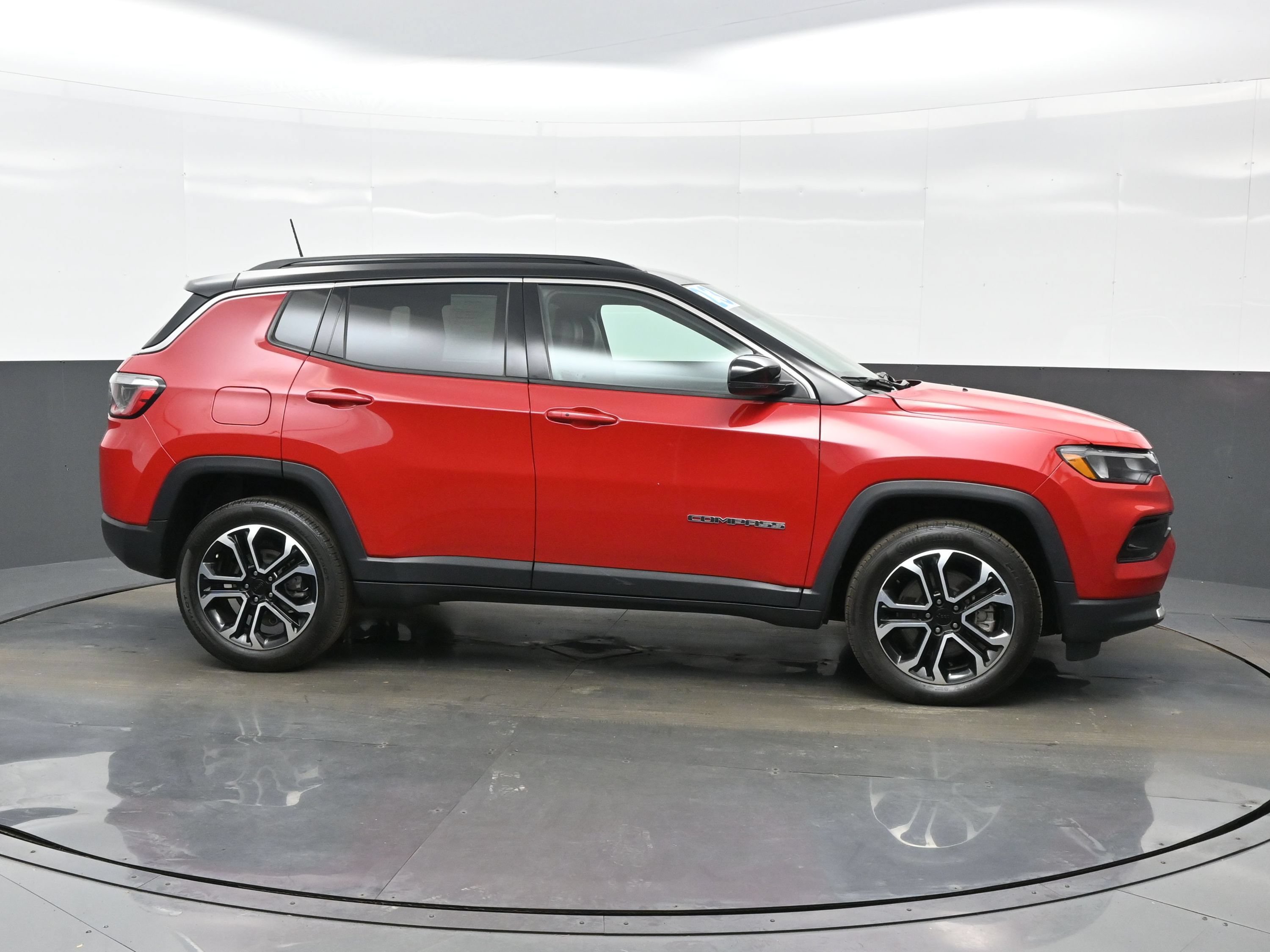 Used 2023 Jeep Compass Limited AWD/4WD image 10