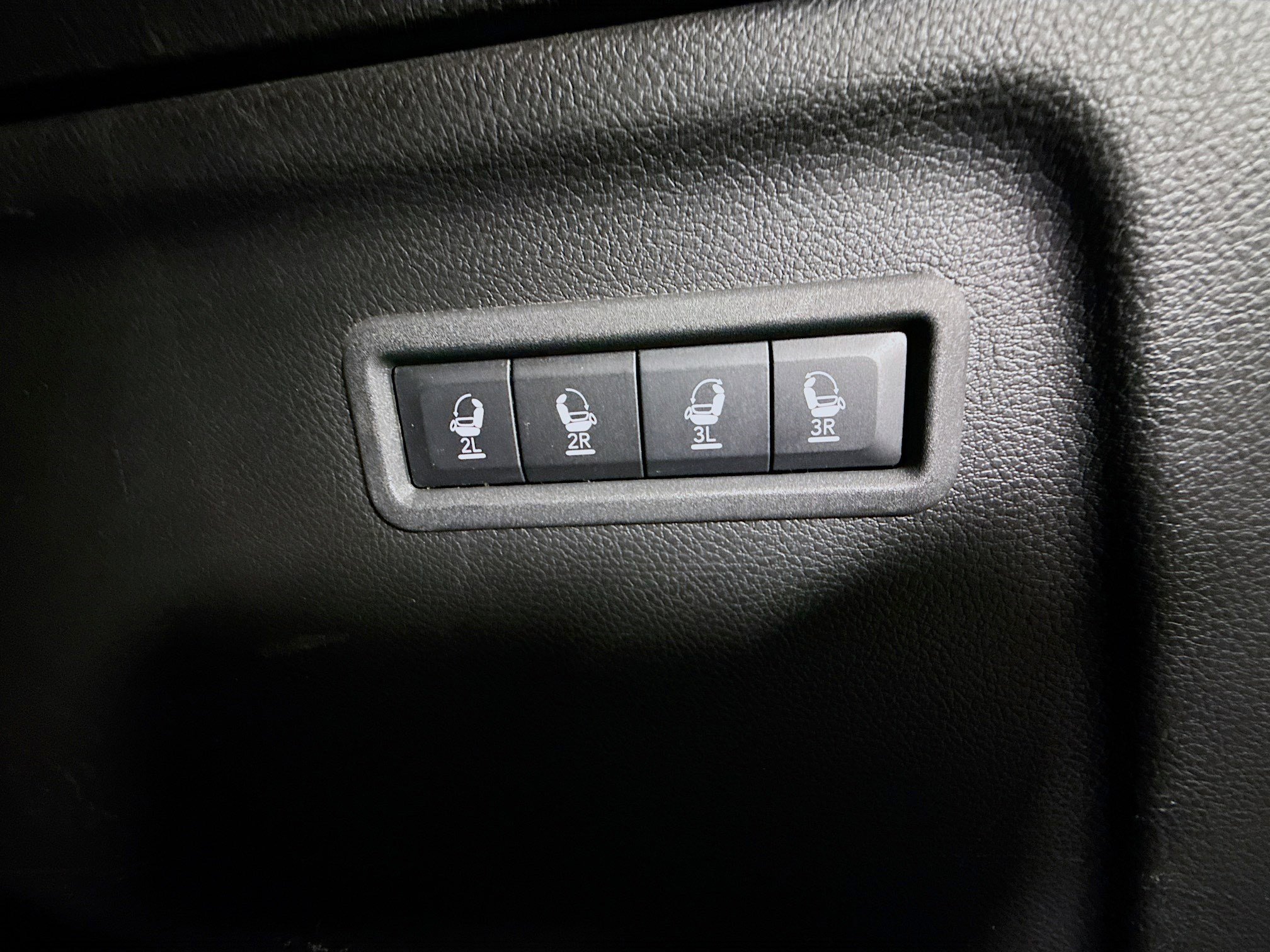 Used 2024 Jeep Wagoneer L Series II RWD image 45