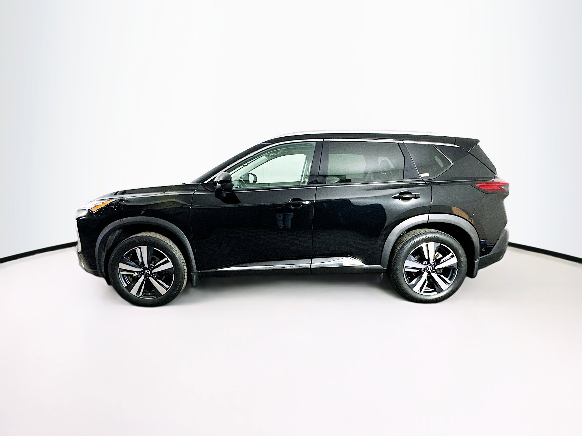 Used 2023 Nissan Rogue SL w/ SL Premium Package image 4