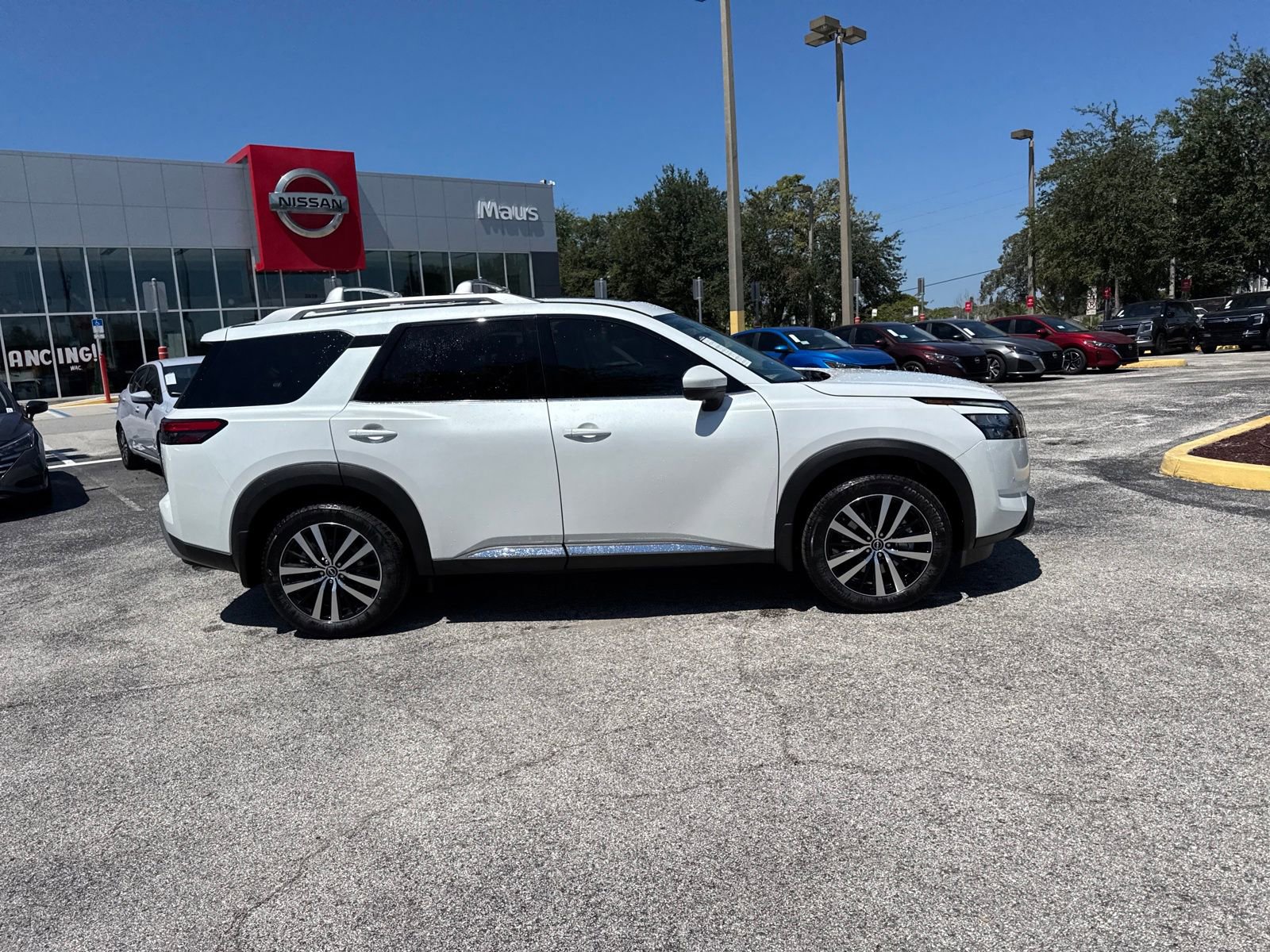 New 2025 Nissan Pathfinder Platinum w/ Cargo Package image 5