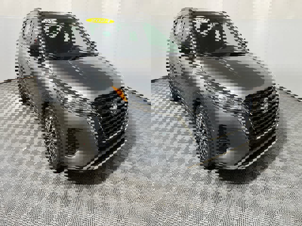 Used 2024 Nissan Kicks SR image 2