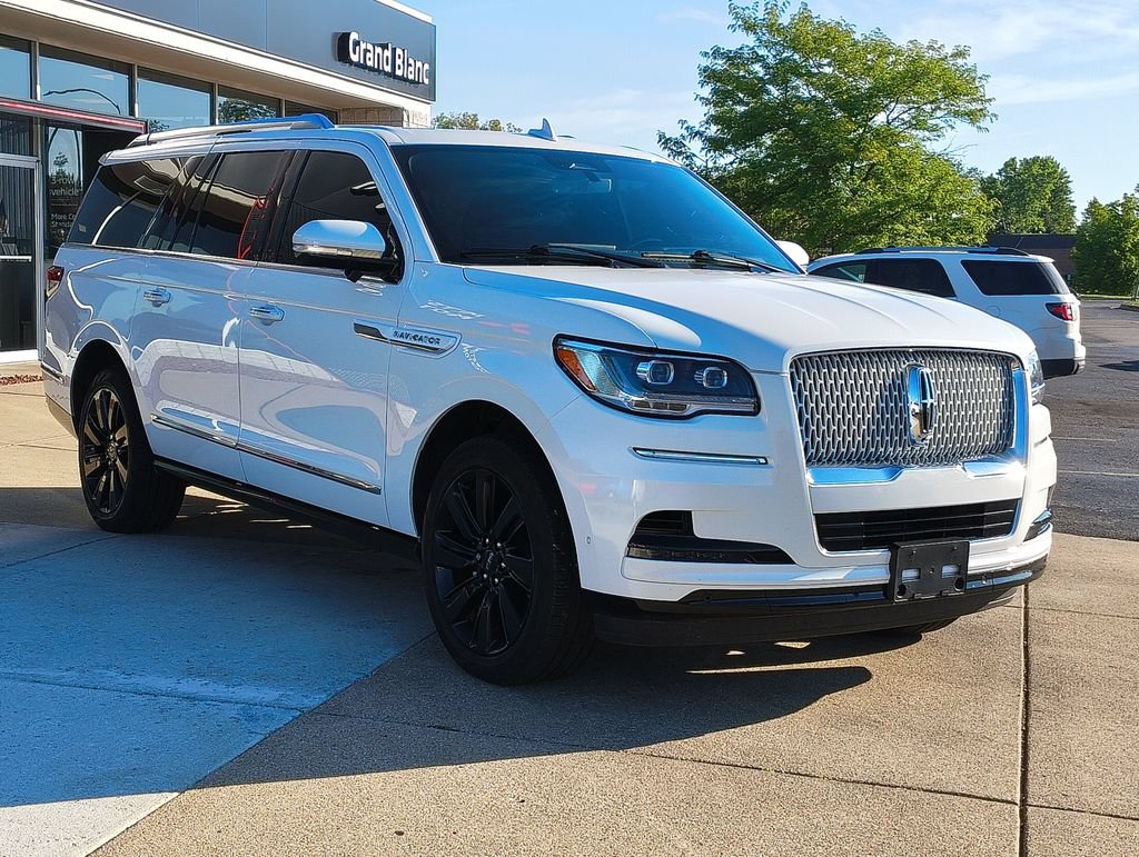 Used 2024 Lincoln Navigator L Reserve w/ Equipment Group 201A AWD/4WD image 3