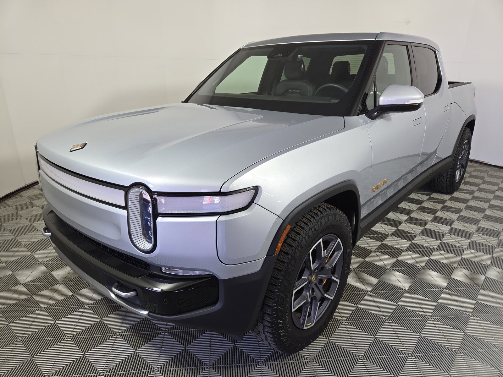 Used 2023 Rivian R1T Adventure AWD/4WD image 1