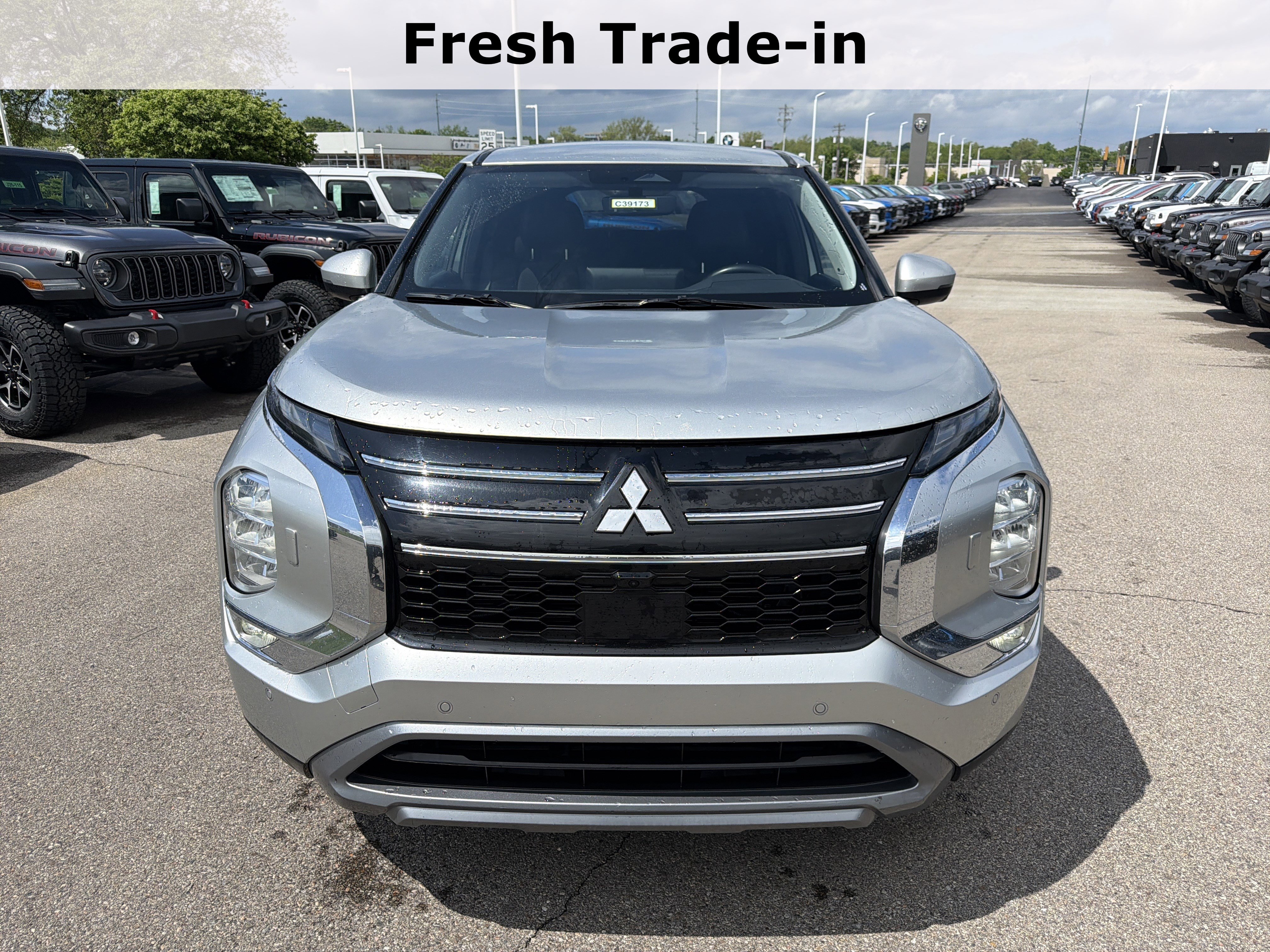 Used 2025 Mitsubishi Outlander SE AWD/4WD image 4