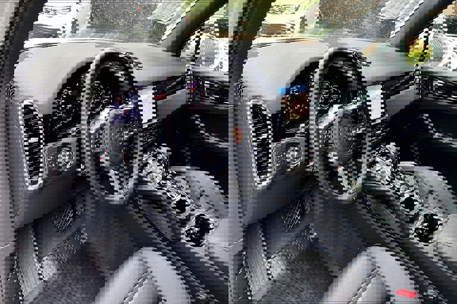 Used 2022 Porsche Cayenne Platinum Edition image 15