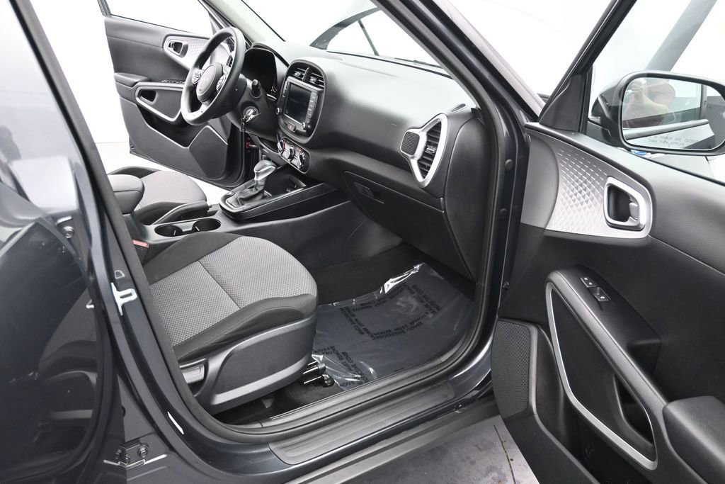 Used 2024 Kia Soul LX w/ Option Group 015 FWD image 18