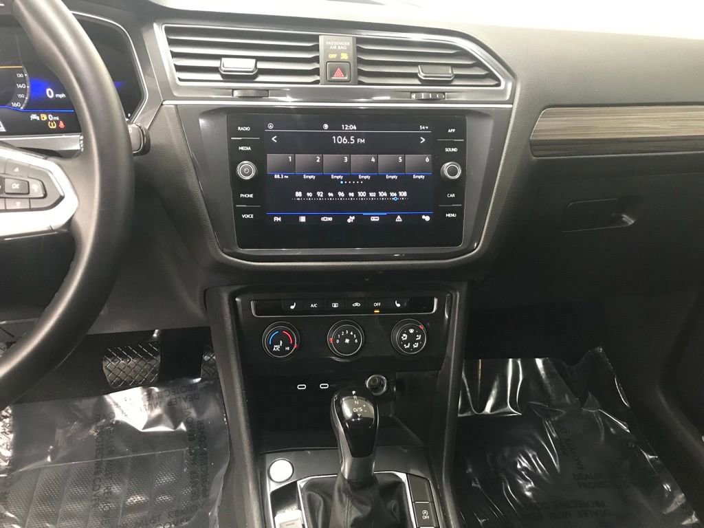 Used 2024 Volkswagen Tiguan SE image 17