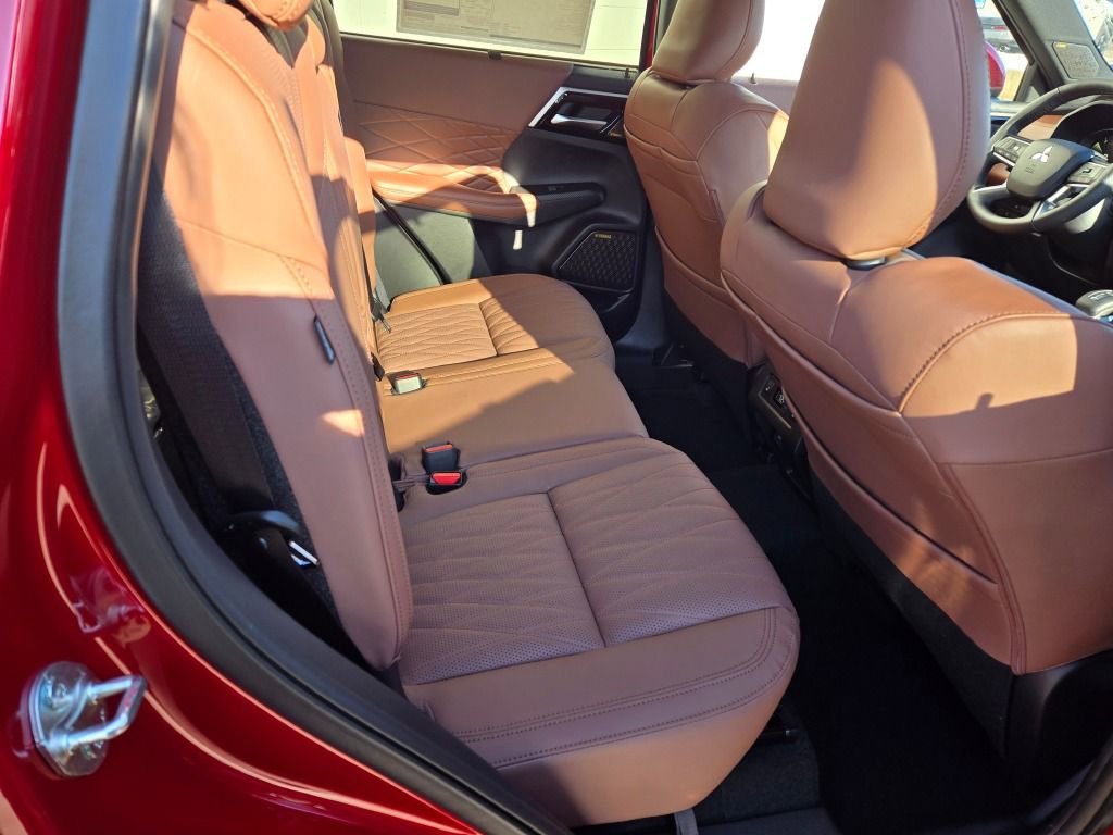 New 2026 Mitsubishi Outlander SEL image 8