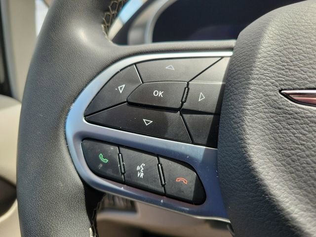 Used 2023 Chrysler Pacifica Touring-L w/ Uconnect Theater Family Group image 20