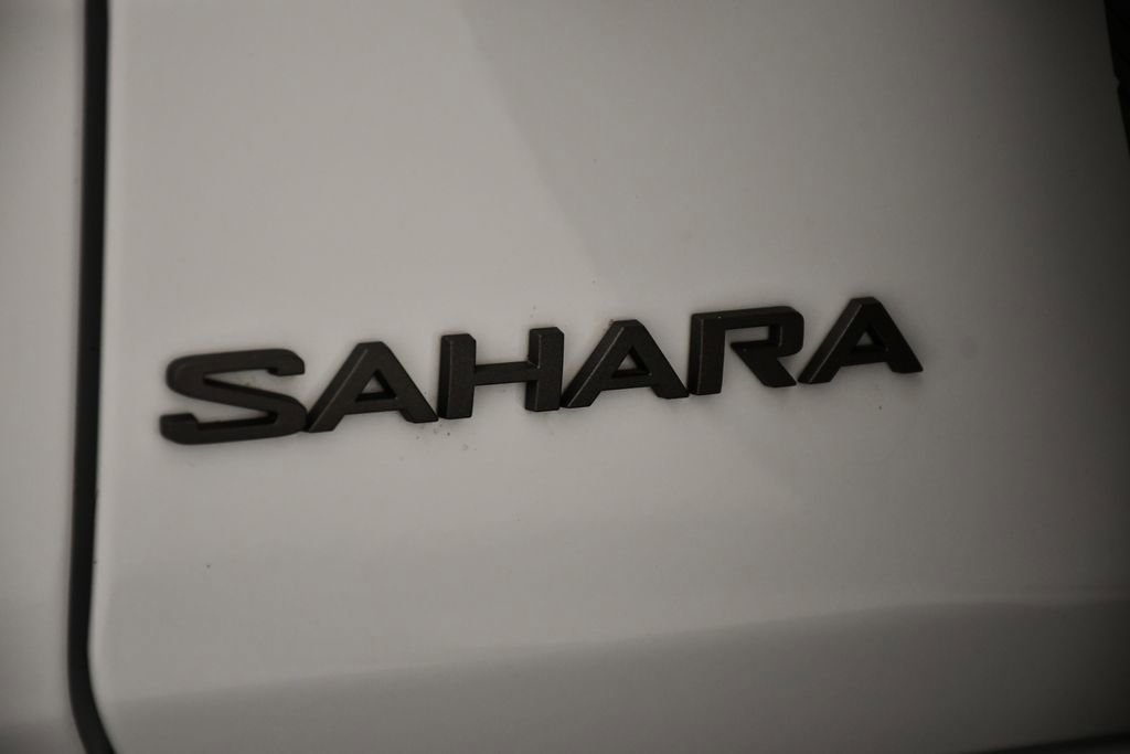 Used 2025 Jeep Wrangler Sahara image 9
