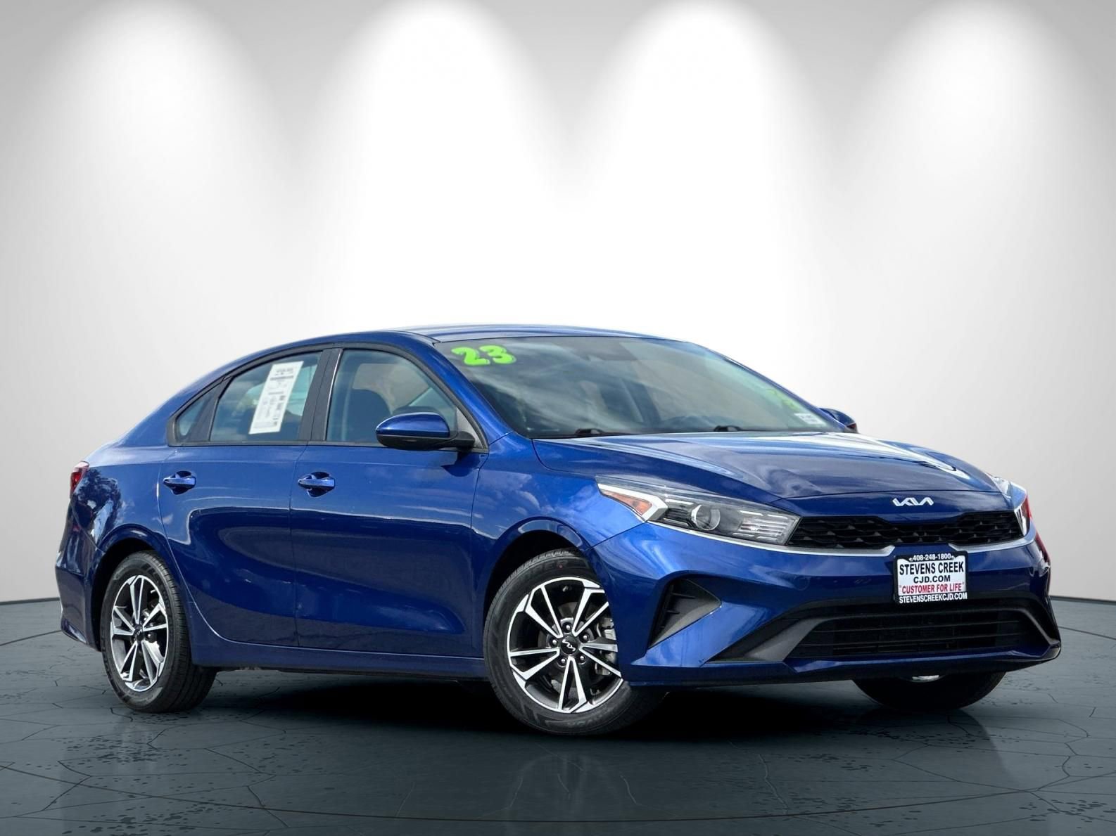 Used 2023 Kia Forte LXS image 2