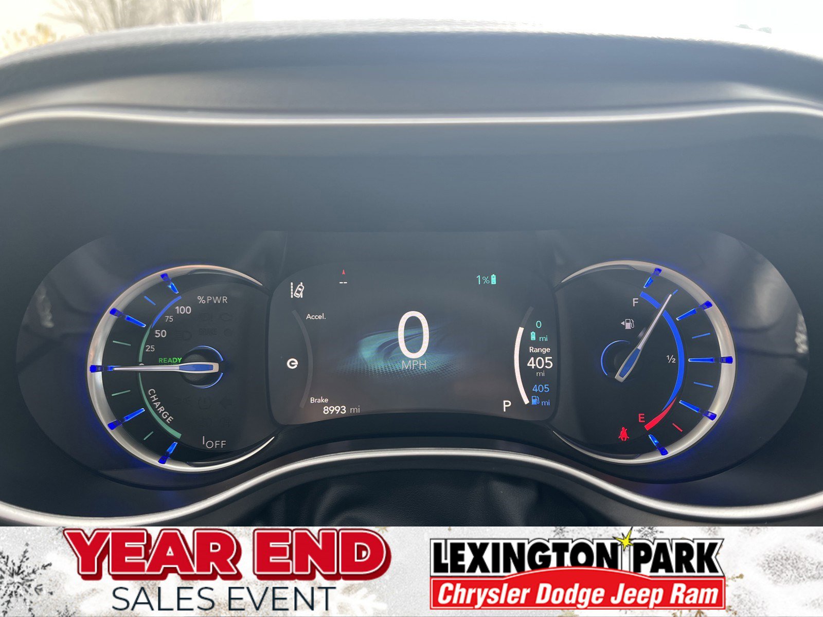 Used 2024 Chrysler Pacifica Select w/ Uconnect Theater Family Group image 24