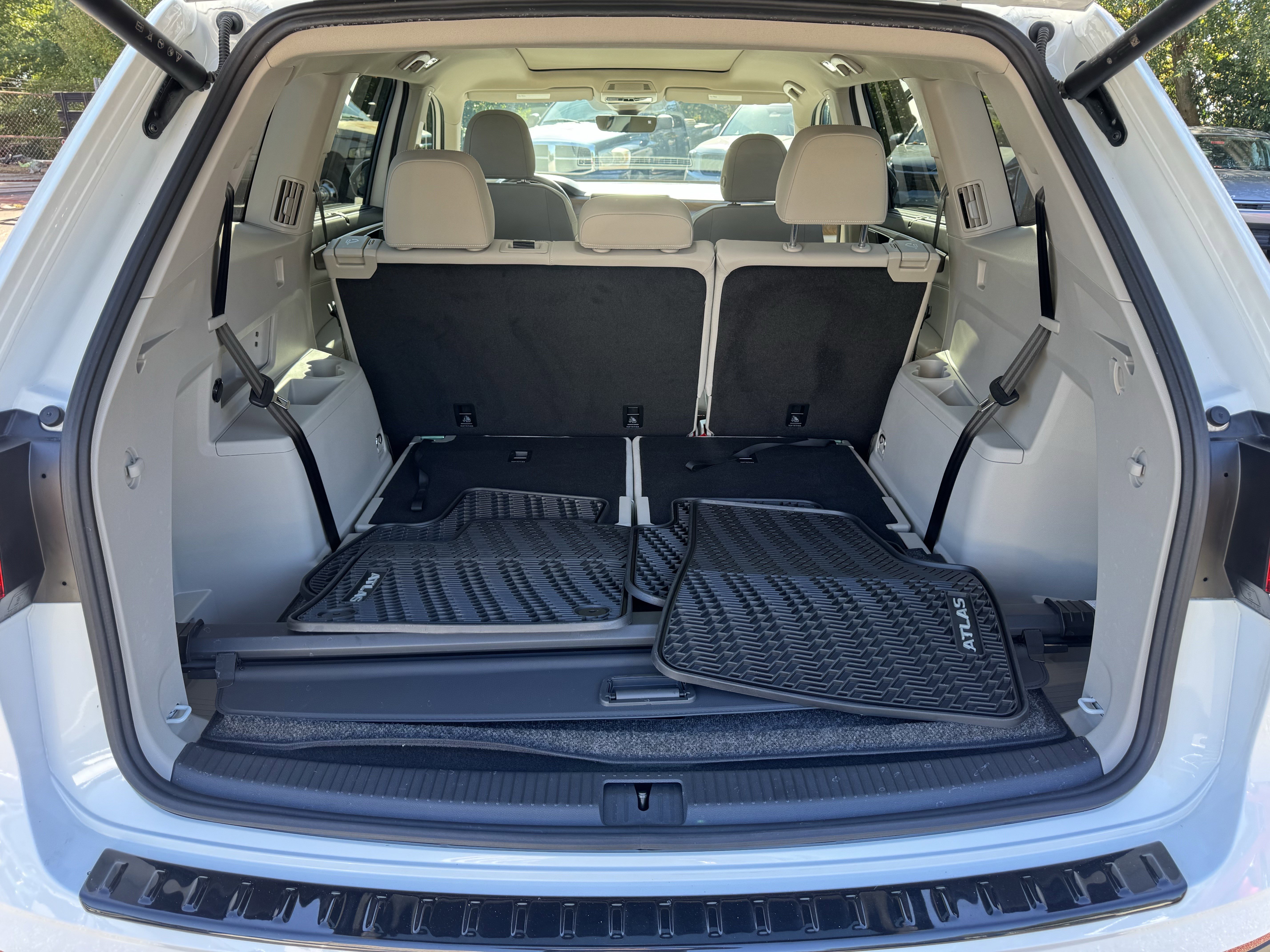 Used 2025 Volkswagen Atlas SE image 18