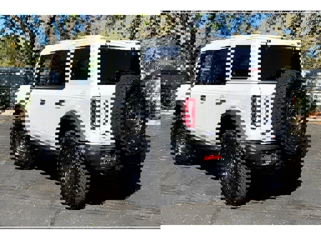 New 2025 Ford Bronco Badlands image 3