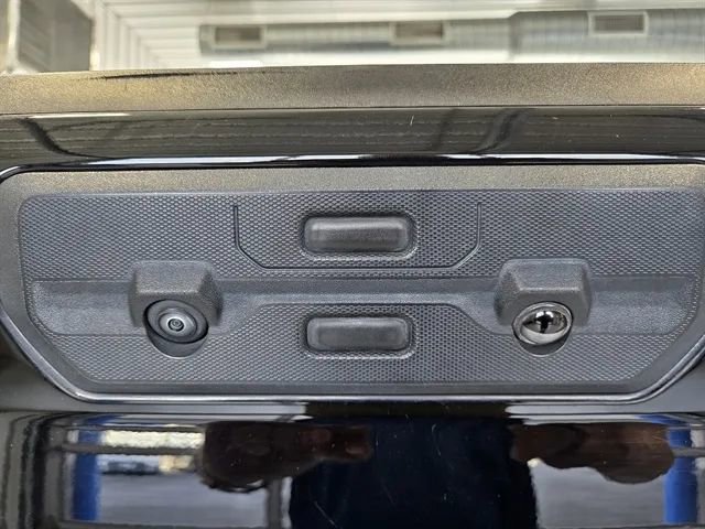 Used 2024 GMC Sierra 1500 SLT image 39