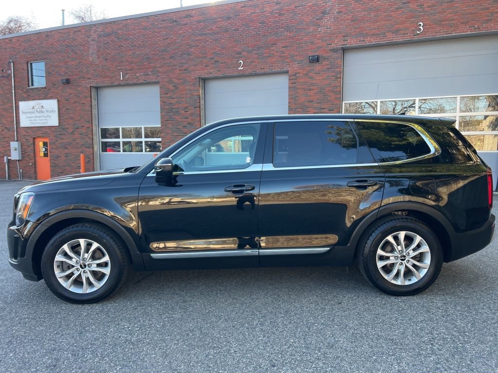 Used 2022 Kia Telluride LX image 2