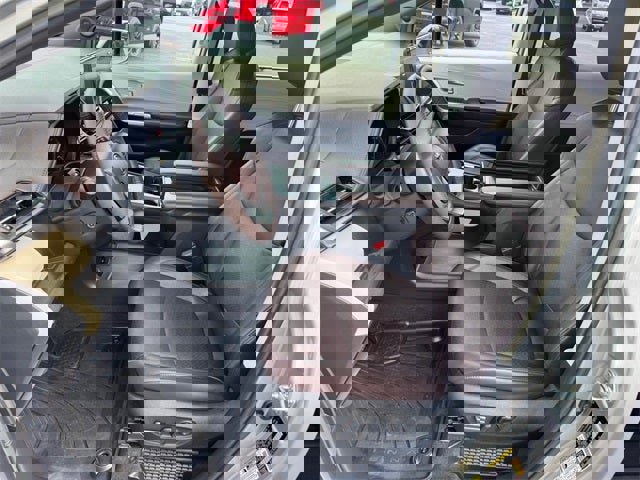 Used 2023 Toyota Sienna Platinum image 9