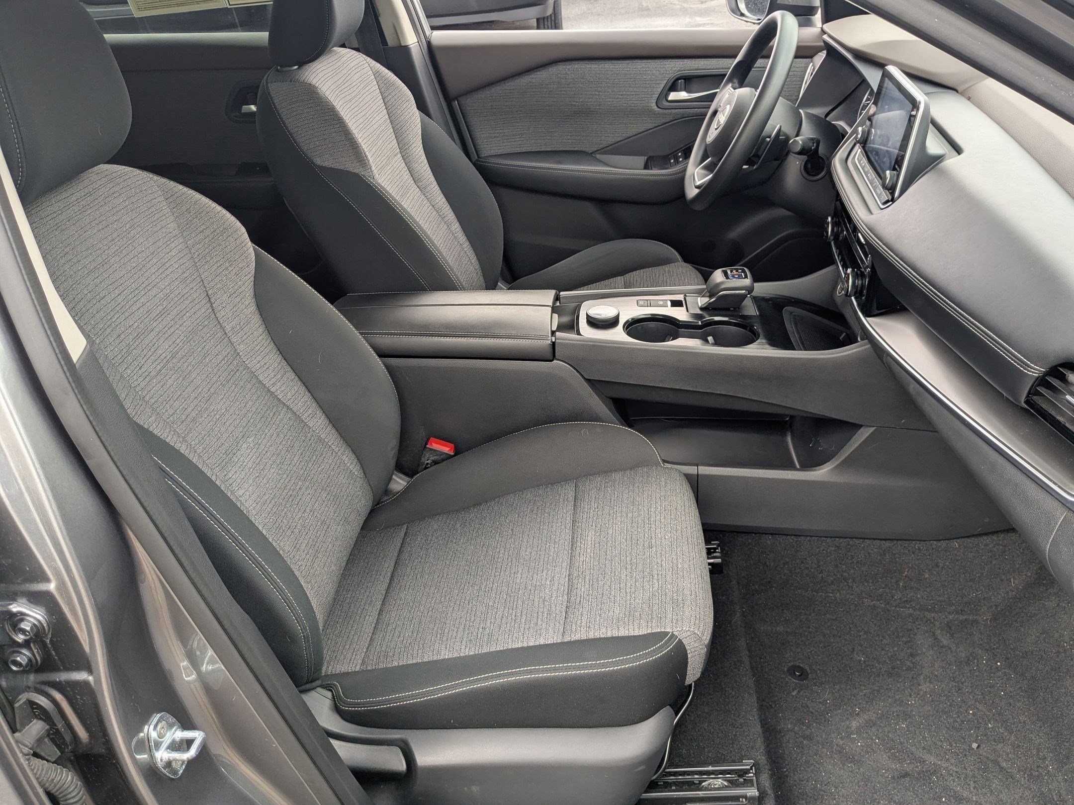 Used 2022 Nissan Rogue SV image 26