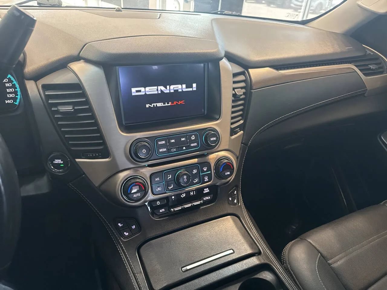 Used 2018 GMC Yukon Denali w/ Open Road Package AWD/4WD image 30