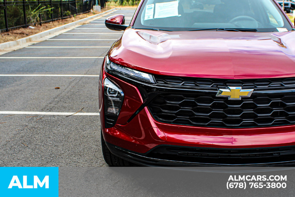 Used 2025 Chevrolet Trax LT FWD image 11
