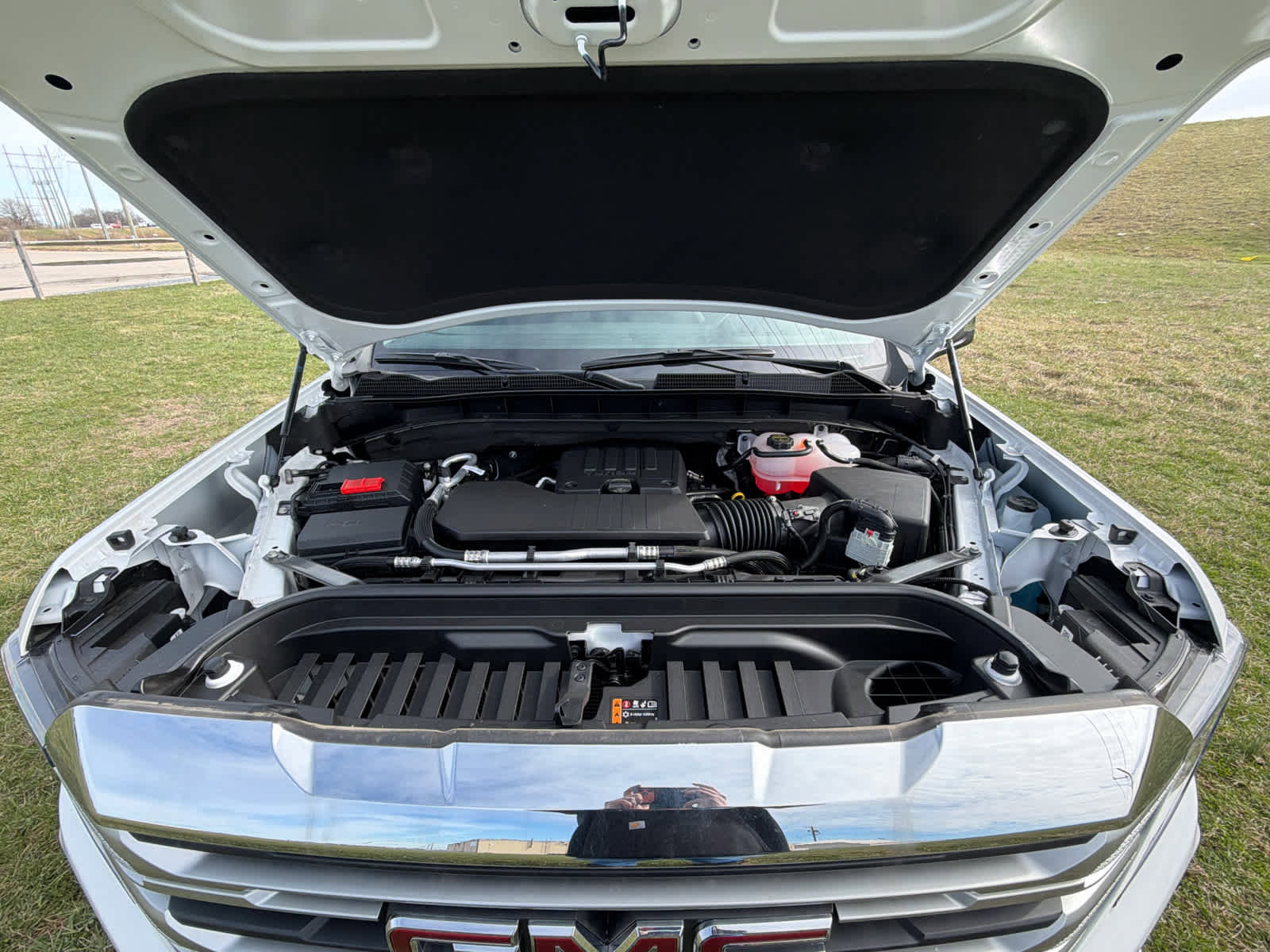 New 2026 GMC Sierra 1500 SLE w/ Preferred Package image 8