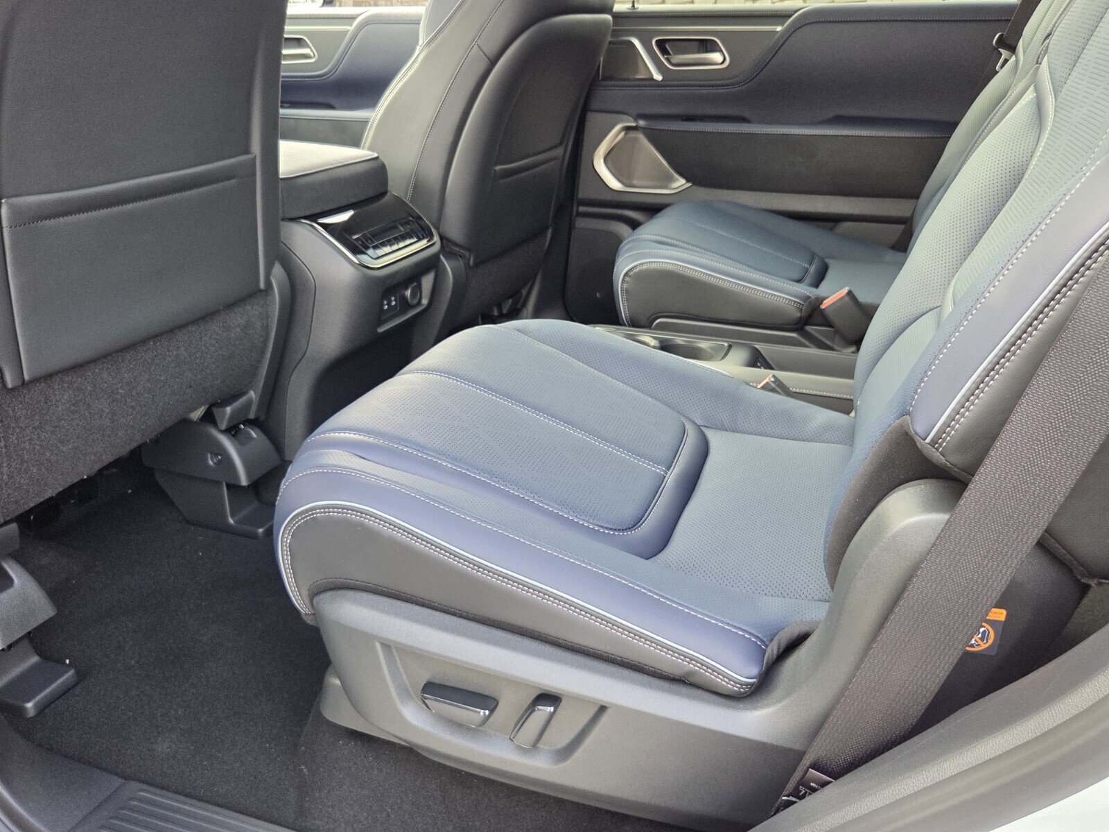 New 2026 INFINITI QX80 4WD image 10