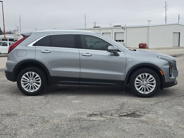 Used 2024 Cadillac XT4 Luxury w/ Cold Weather Package image 6