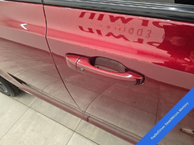 Used 2023 Chrysler 300 S w/ Comfort Group RWD image 8