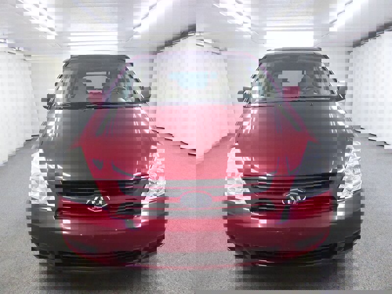 Used 2007 Kia Sedona LX image 2