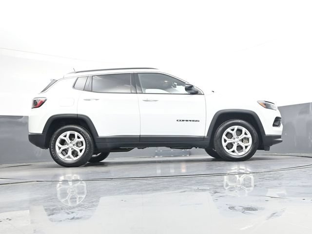Used 2024 Jeep Compass Latitude AWD/4WD image 32