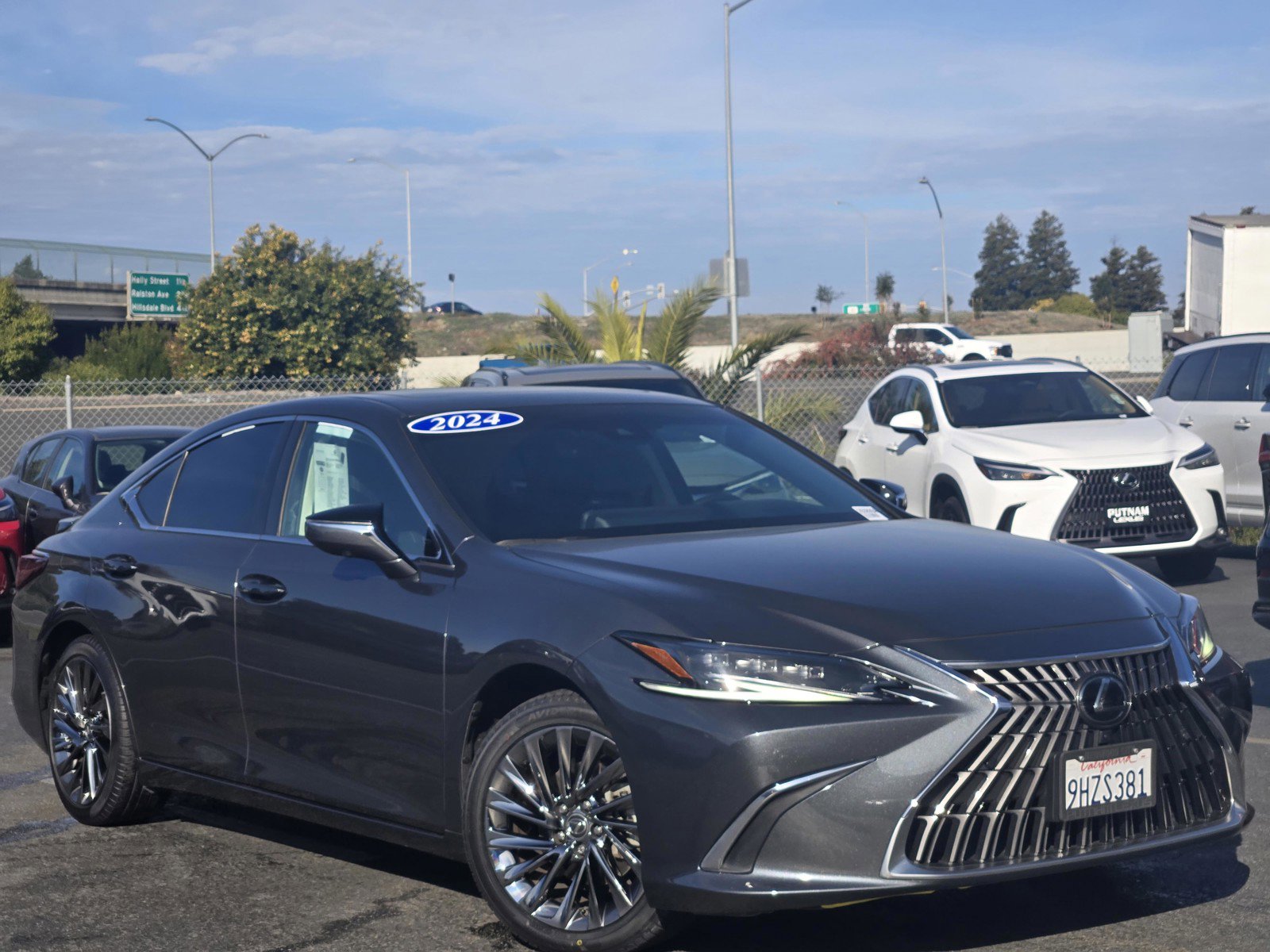 Used 2024 Lexus ES 300h w/ Luxury Package
