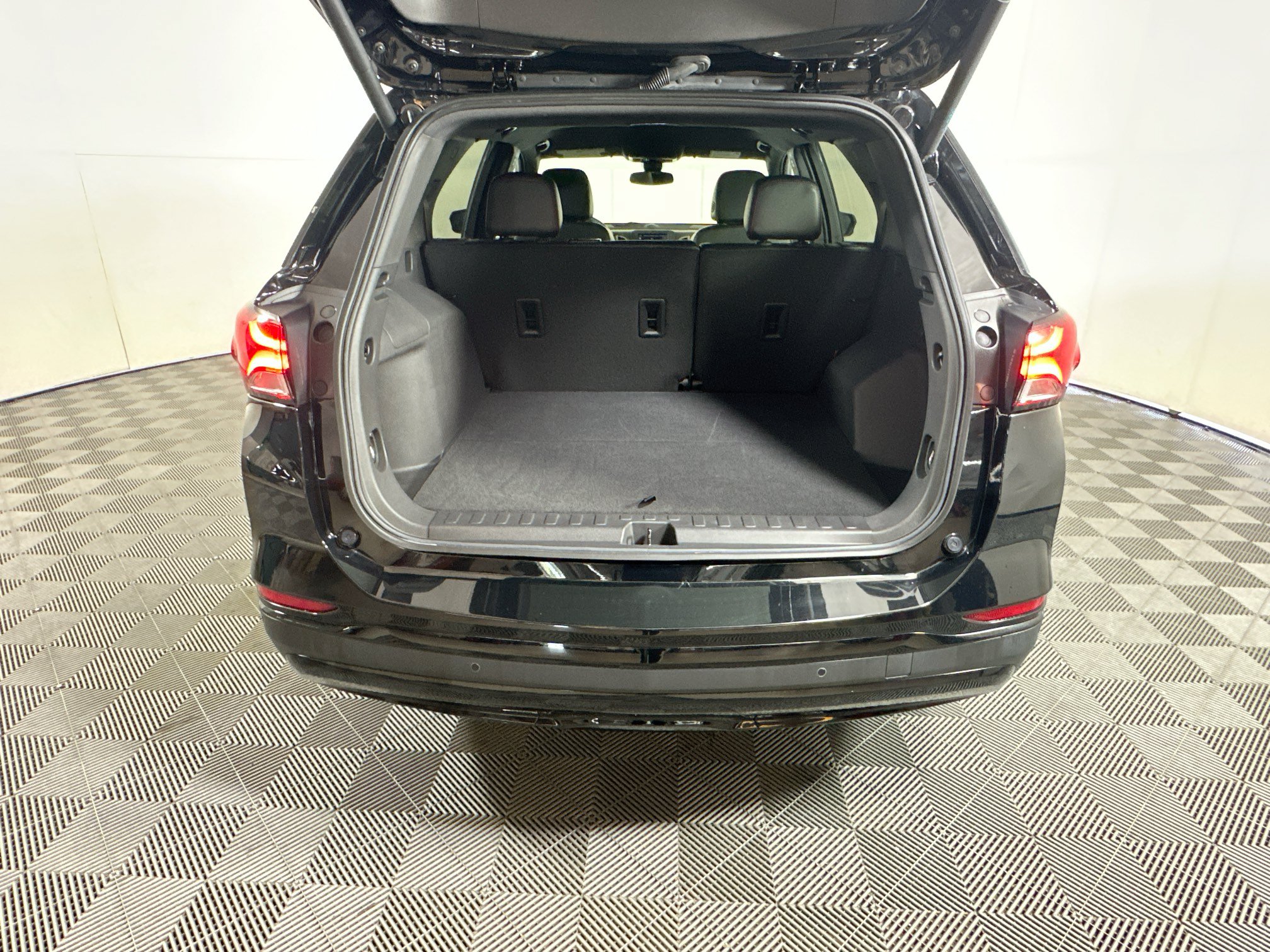 Used 2024 Chevrolet Equinox RS AWD/4WD image 31