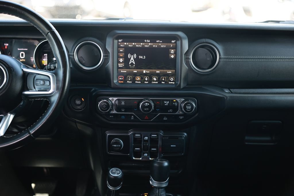 Used 2022 Jeep Wrangler Unlimited Sahara AWD/4WD image 29