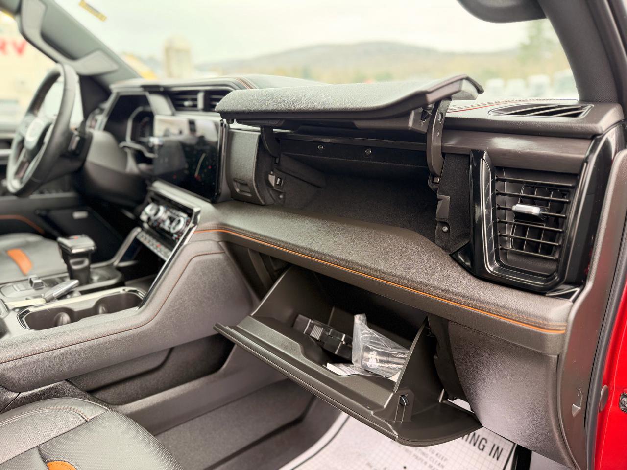 Used 2024 GMC Sierra 1500 AT4 w/ Technology Package AWD/4WD image 34