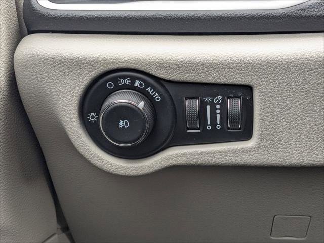 Certified 2024 Chrysler Pacifica Touring-L FWD image 24