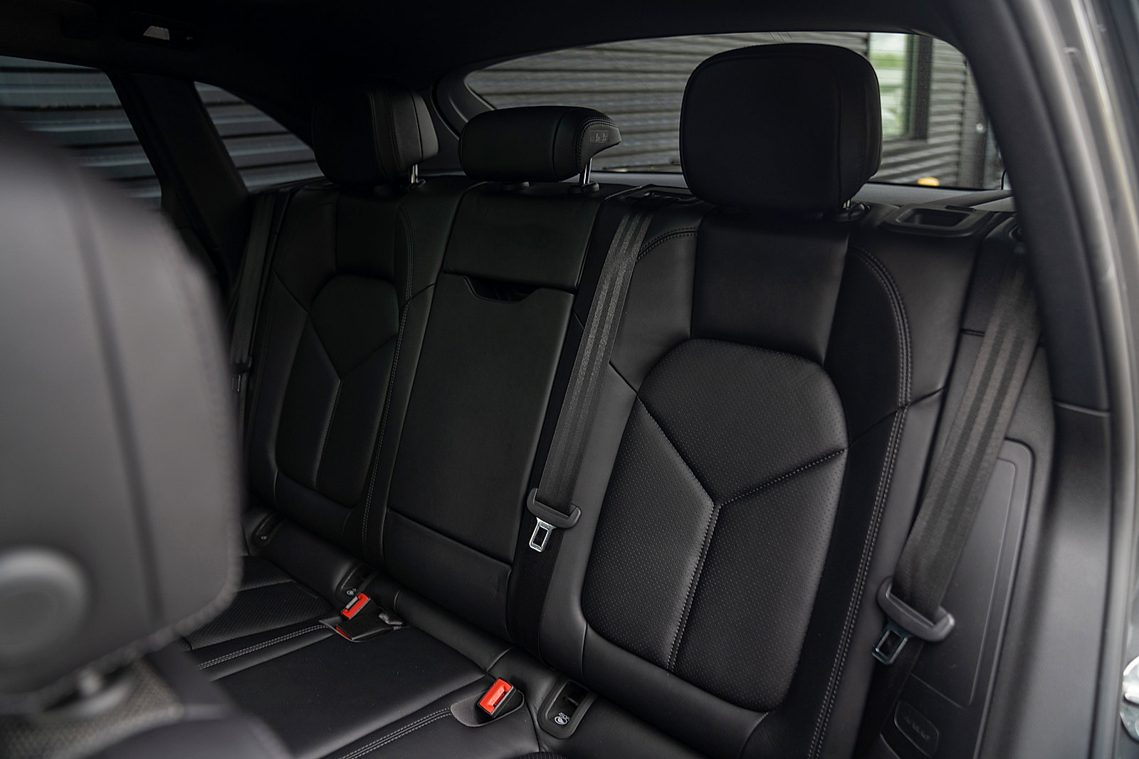 Certified 2018 Porsche Macan AWD/4WD image 20