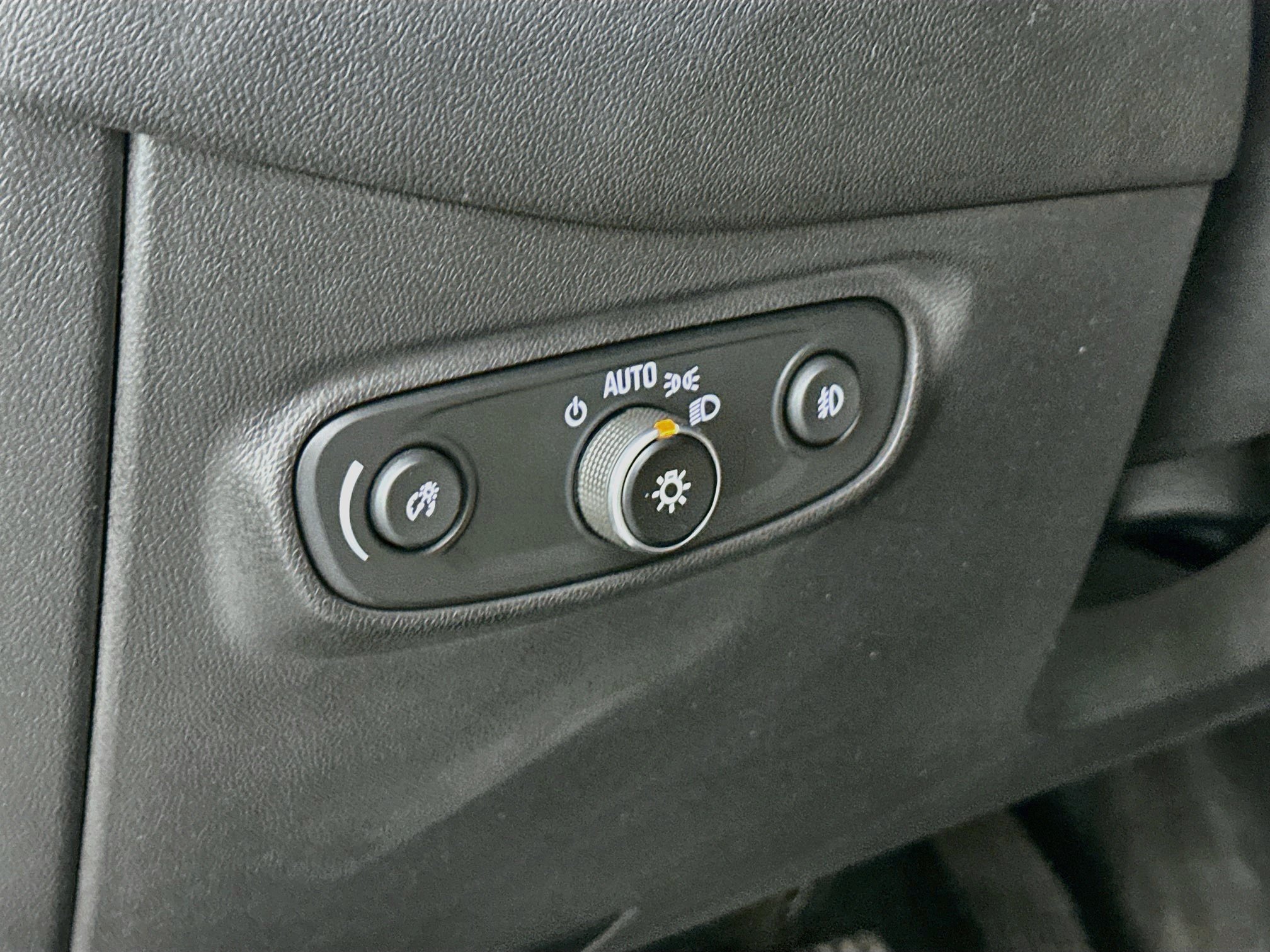 Used 2024 Chevrolet Equinox Premier FWD image 17