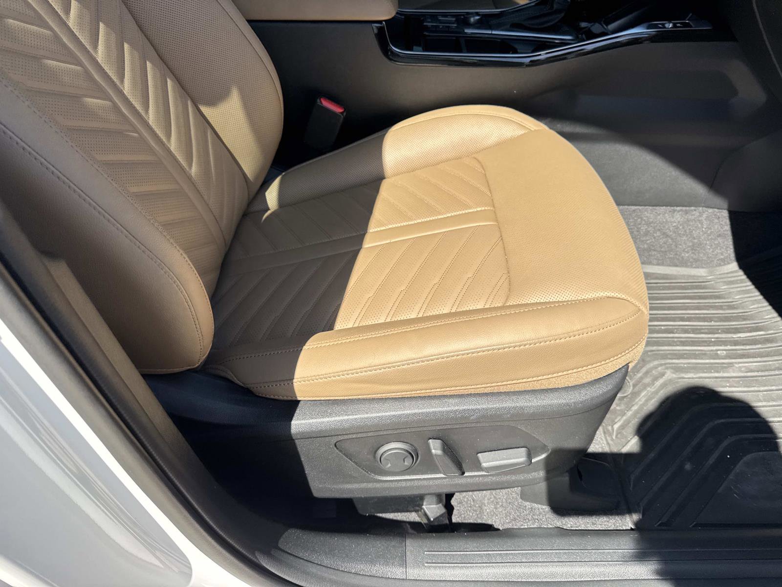 Used 2025 Kia Sorento SX Prestige w/ Olive Brown Leather Package image 12