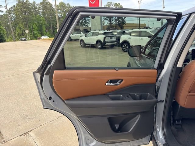 New 2026 Nissan Pathfinder Platinum AWD/4WD image 14
