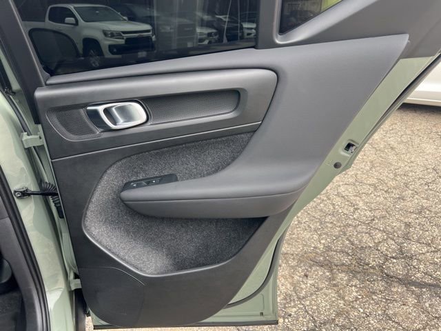 Certified 2025 Volvo XC40 B5 Ultra AWD/4WD image 19
