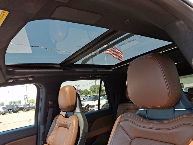 Certified 2023 Lincoln Navigator L Reserve AWD/4WD image 14